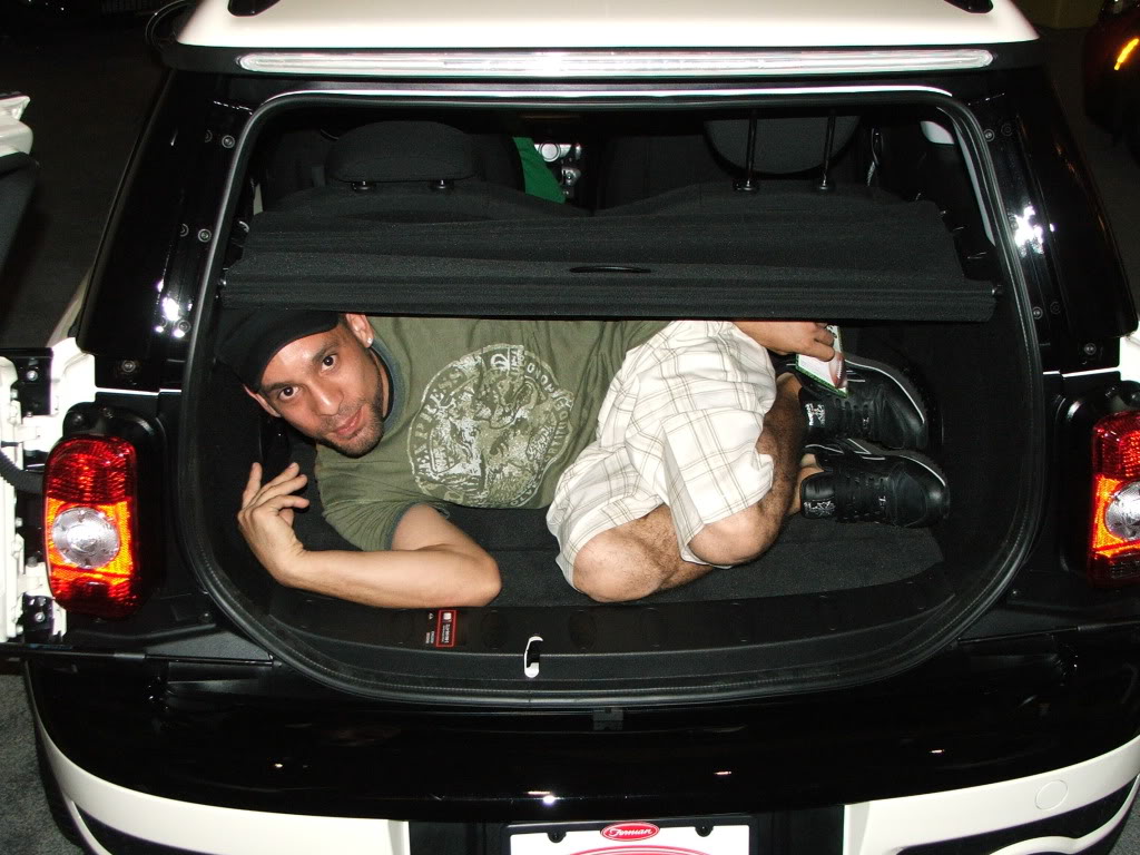 Name: jeremytrunk.jpg
Views: 37
Size: 145.1 KB