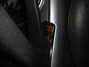 E-brake "cover" broken-dsc09910.jpg