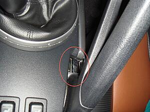 E-brake "cover" broken-dsc09911.jpg